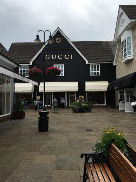 where is Bicester village outlet